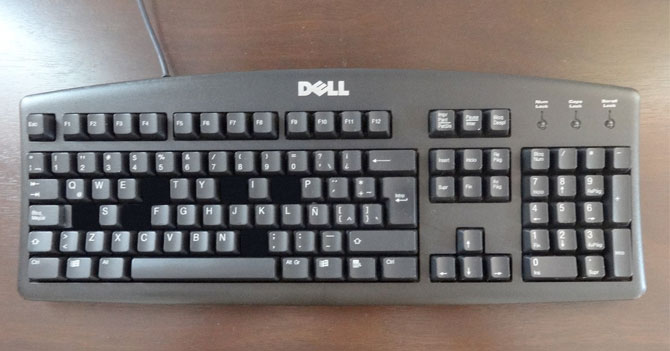 Diarios eliminan teclas "M", "A", "D", "U", "R" Y "O" de teclados de sus periodistas