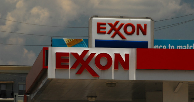 Malucos de ExxonMobile niegan CADIVI a estudiantes Venezolanos