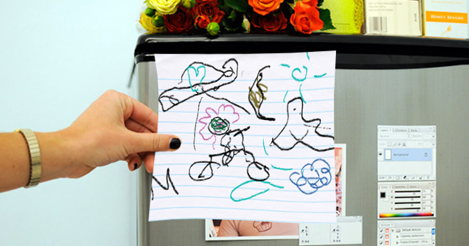 Madre que cuelga dibujo mal hecho de su hijo en la nevera crea a un futuro mediocre