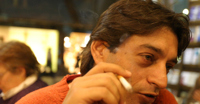 Impuesto al cigarrillo molesta a señor que quería morirse de cáncer