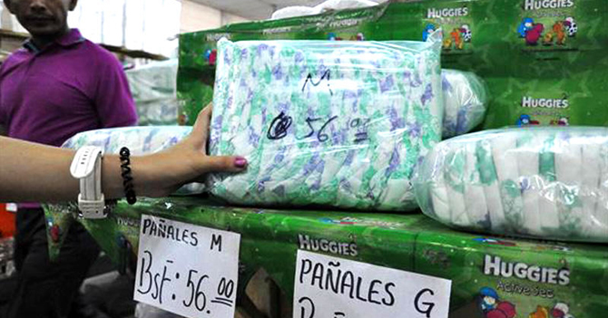 Sólo venderán pañales a madres que tengan a su niño pegado con el cordón umbilical