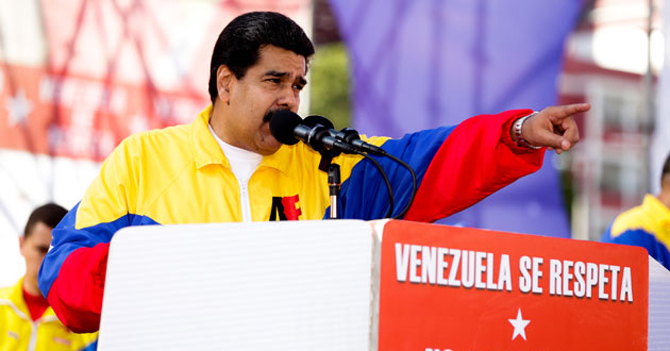 Maduro delega todos sus poderes y el país continúa exactamente igual  