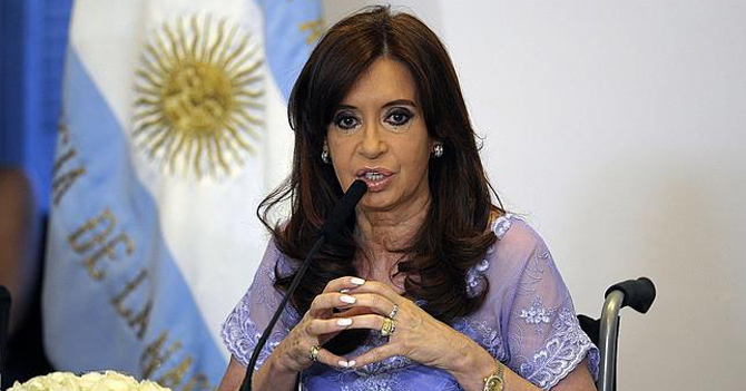 CFK dice que todo se hubiera evitado si Nisman hubiera sido albañil