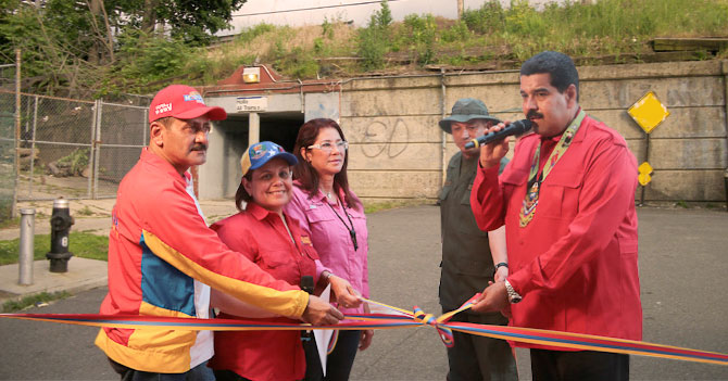 Presidente Maduro inaugura calle ciega para que oposición proteste