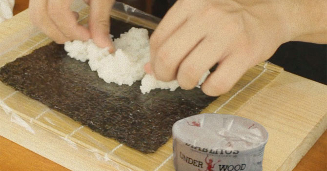 Crisis obliga a restaurantes de sushi a vender el Diablitos Roll