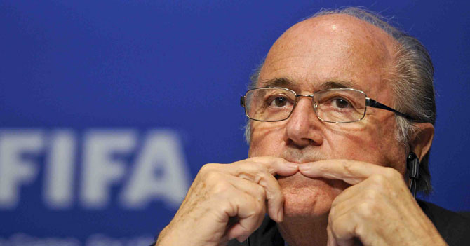 Blatter: "Hoy doy paso a una nueva generación de corruptos"
