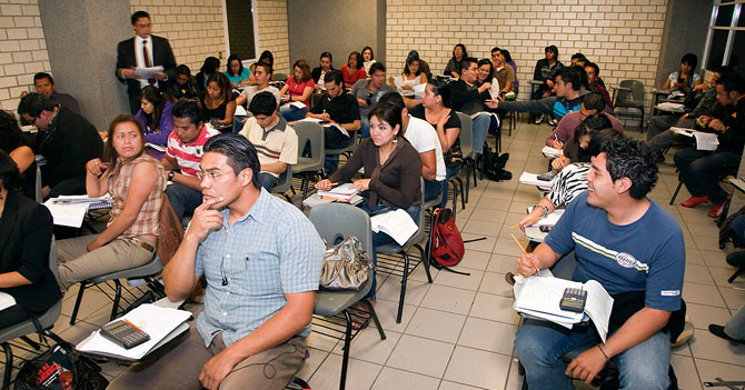 Universidades dictarán materia "Papeleo para irse del país I y II"