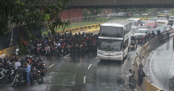 Caracas en alerta ante llegada de lloviznita categoría 4