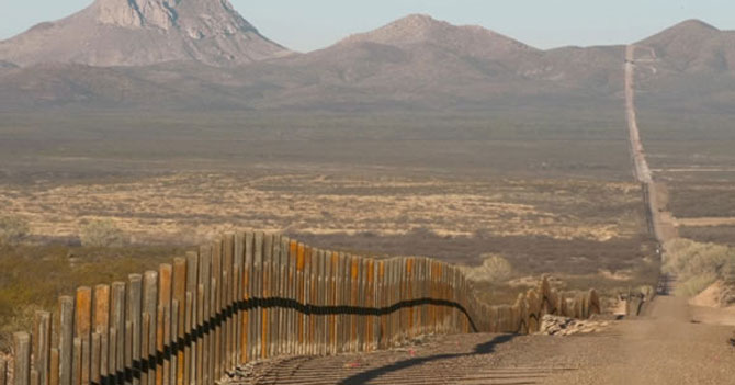 México anuncia que construirá muro para mantener afuera a Donald Trump