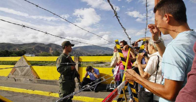 Militar venezolano cruza a Colombia a comprar alambre de púas para cerrar la frontera