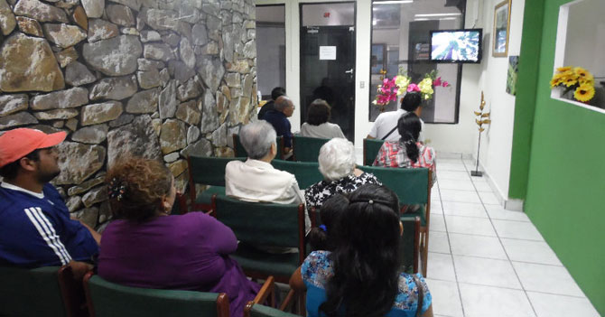 Doctor hace cita para 780 pacientes en un solo día y llega a las 3pm