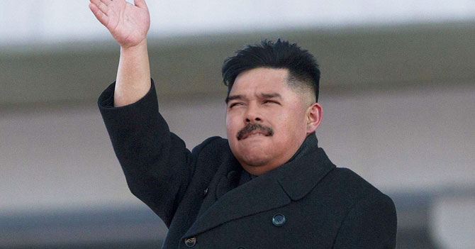 Por alguna razón, Maduro regresa de Asia disfrazado de Kim Jong-Un