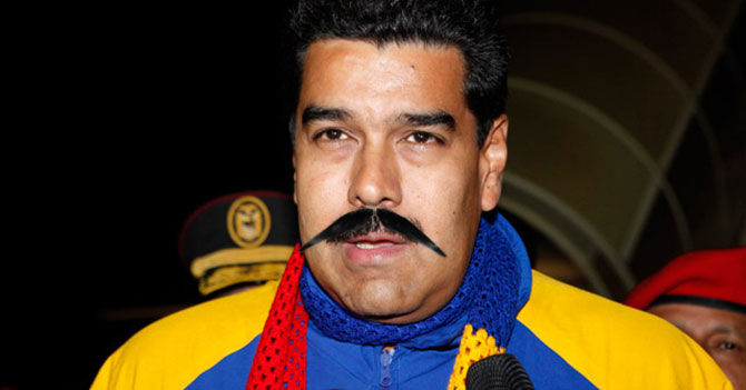 Maduro sale a la calle con bigote postizo para que nadie lo reconozca