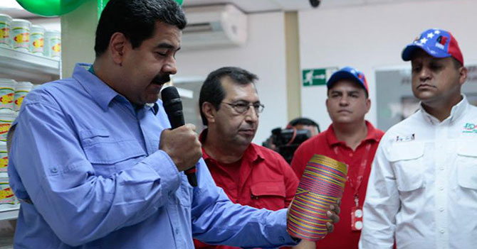 Maduro inaugura cinta para ser cortada en inauguraciones