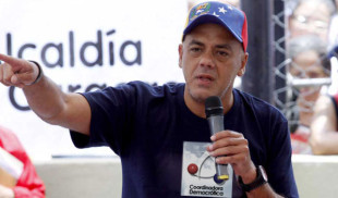 Jorge Rodríguez canta fraude, pone CD del cacerolazo y llama a Paro Indefinido