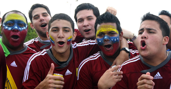 Fanático de La Vinotinto convencido que irán al Mundial y que Gobierno rectificará