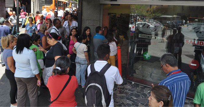 "Y esta cola, ¿para qué es?" dice venezolano en cualquier momento