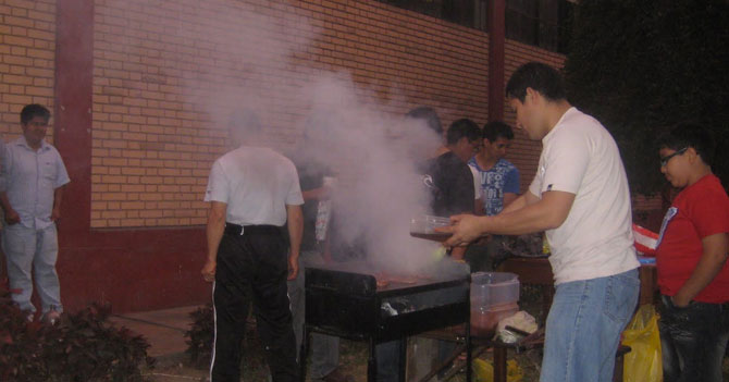 Grupo de amigos piden préstamo de Política Habitacional y hacen parrilla