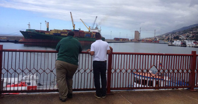 ¡LLEGÓ COMIDA AL PUERTO! Ahh no, era un barco que vino a poner combustible