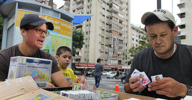 Alto costo del álbum Panini obliga a Mendoza a cambiar barajitas con Diosdado