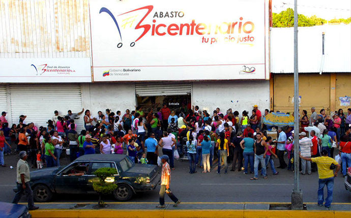 "¿Esta cola es para saquear?" pregunta cualquier venezolano