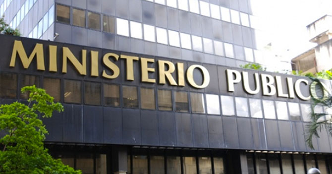 Ministerio Público imputa a señora que tiene cara de que va a firmar en el revocatorio