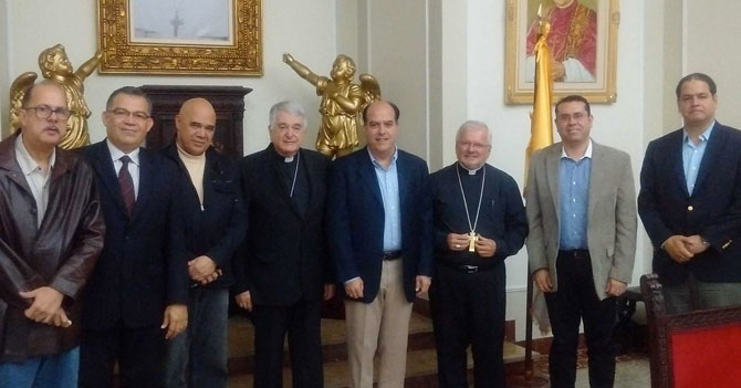 Señores que creen que mujer fue preñada por Espíritu Santo creen que el gobierno quiere dialogar