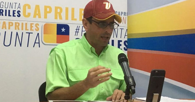 Capriles le habla por 2 horas al celular apagado