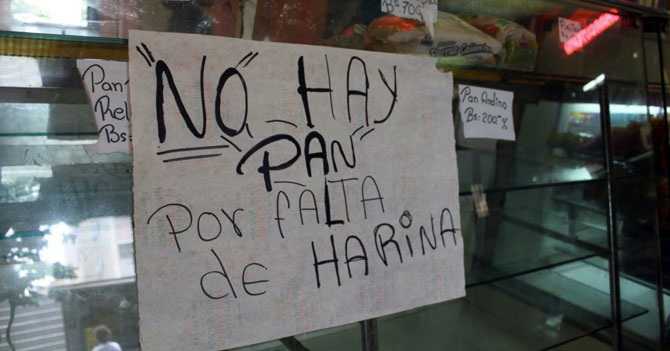 Empleados del Sundde que expropiaron panadería expropian papelería para poder escribir "No hay pan"