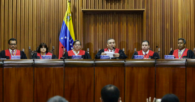 Estados Unidos protege a 8 magistrados de Venezuela de engordar con comida rápida gringa