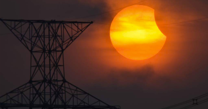 Venezolanos logran convertir conversación sobre el eclipse en algo político en menos de 45 segundos