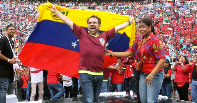 Rafael Lacava celebra porque hoy es "luernes"