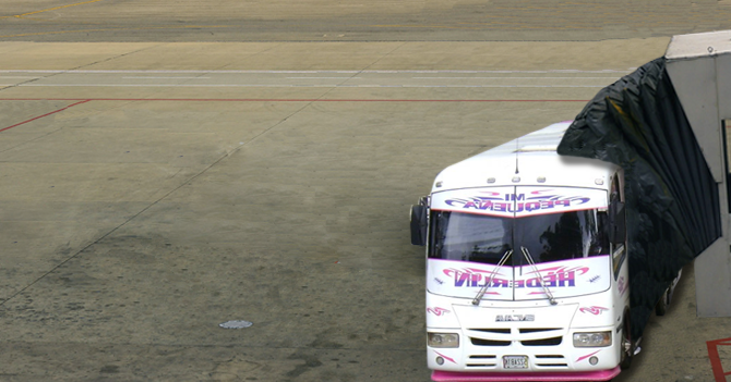 Autobuseros comienzan a cargar en Aeropuerto de Maiquetía