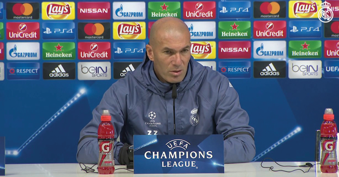 Zidane contento con el trabajo de Benzema: “Al llevarse los insultos de la fanaticada relaja al resto del equipo”