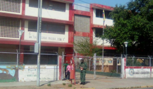 Centro electoral se convierte en único lugar sin cola