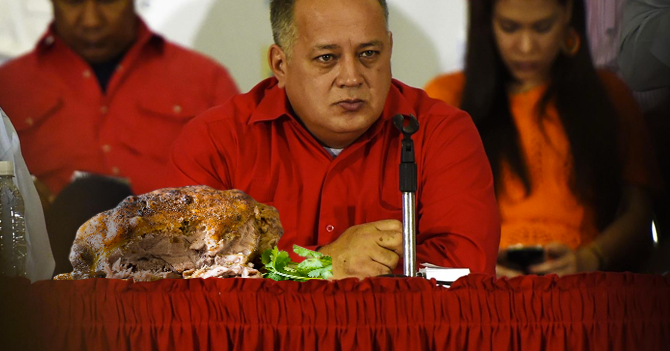 Diosdado sorprendido de lo bueno que le quedó el pernil este año