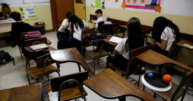 Estudio: Niños son capaces de oler el miedo de maestra suplente