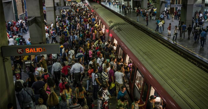 Usuario del Metro no entiende cómo es posible que un servicio que cuesta 4 bolívares no sirva