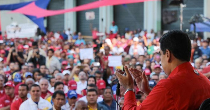 Expertos afirman que 97% de los asistentes a las cadenas de Maduro aplauden porque creen que ya terminó