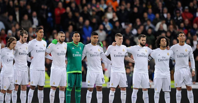 Estadio hace minuto de silencio por Benzema