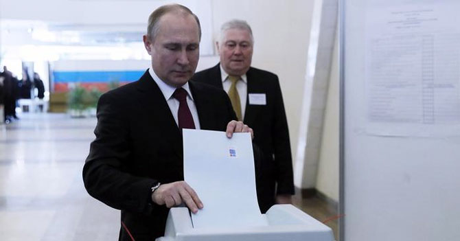 Putin gana elecciones en Rusia por 1 voto a 0