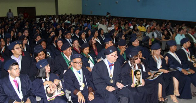 Universidad Bolivariana gradúa primera promoción de gestores