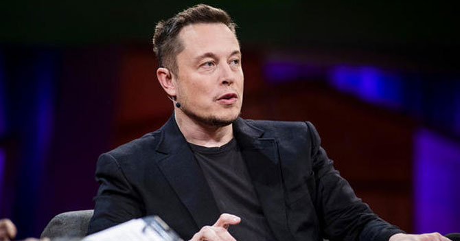 Elon Musk diseña cápsula para que chama salga de relación tóxica