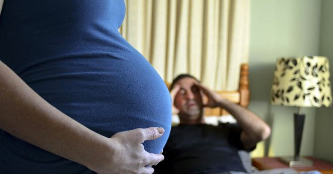 Futuros padres discuten qué traumas e inseguridades van a trasladar a hija que no ha nacido