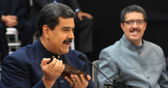 Maduro cubre lingotes de oro con chocolate para burlar sanciones