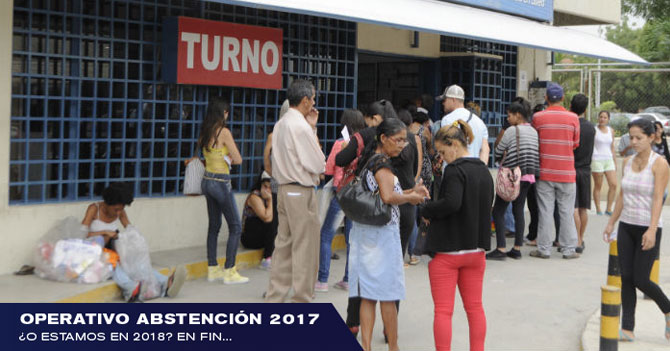 Observadores internacionales reportan largas colas en farmacias de todo el país para ver si pueden comprar algo