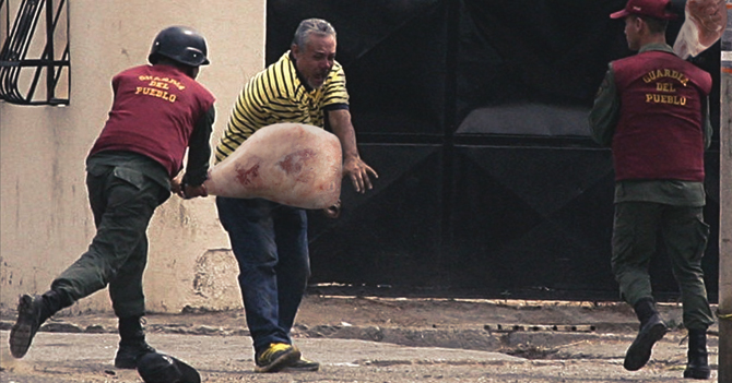GNB reprime a pernilazos protesta por pernil