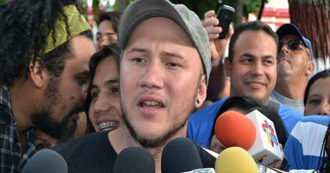 Carvajalino falta a la toma de posesión porque no tenía zapatos