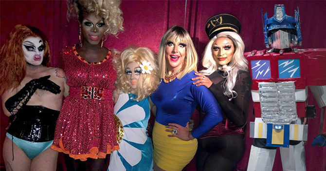 Otaku dura 5 horas sin darse cuenta que estaba en una fiesta de drag queens
