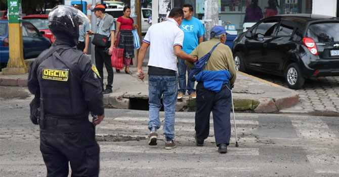 DGCIM detiene a joven que ayudó a abuelito cruzando la calle